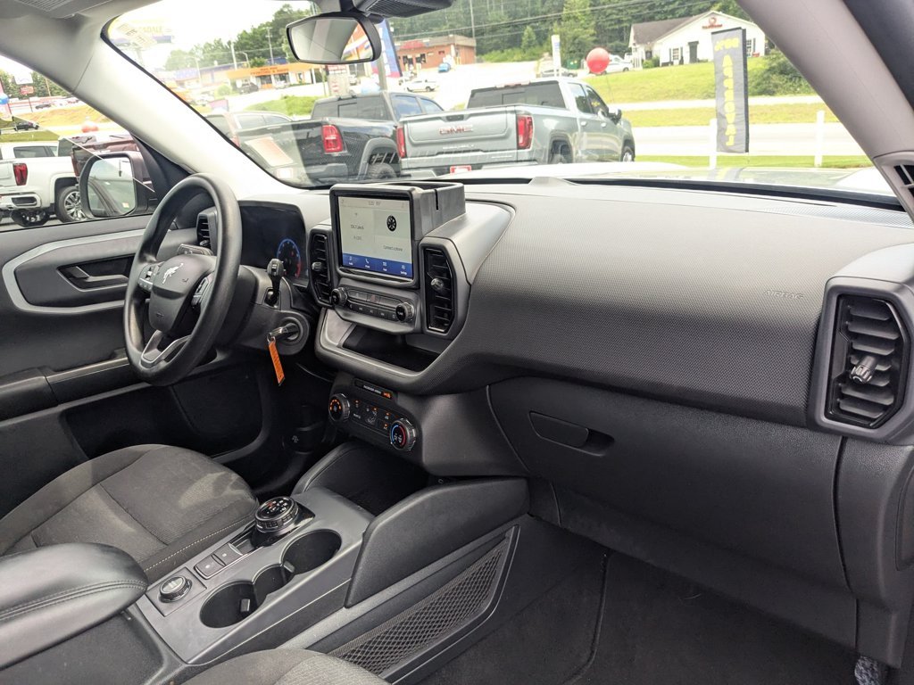 Used 2021  Ford Base image 26