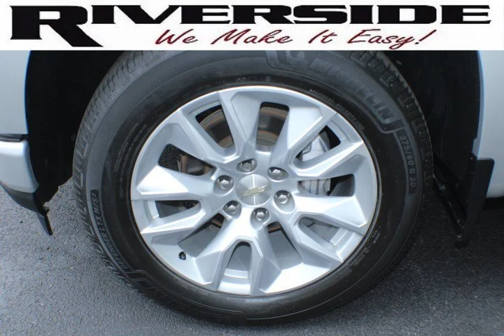 Used 2020 SILVER ICE METALLIC Chevrolet Custom image 5
