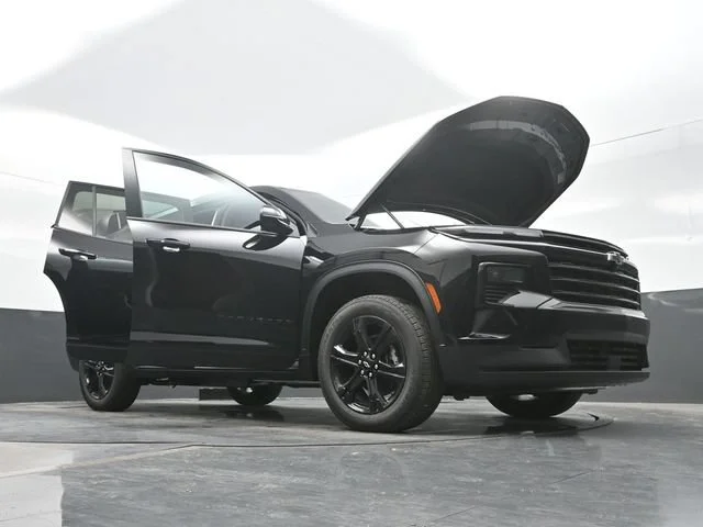 New 2027 Mosaic Black Metallic Chevrolet LT image 32
