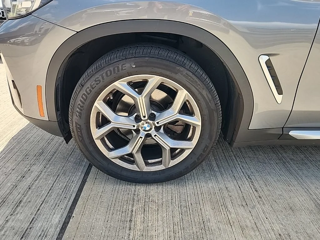 Used 2023 Skyscraper Grey Metallic BMW sDrive30i image 7