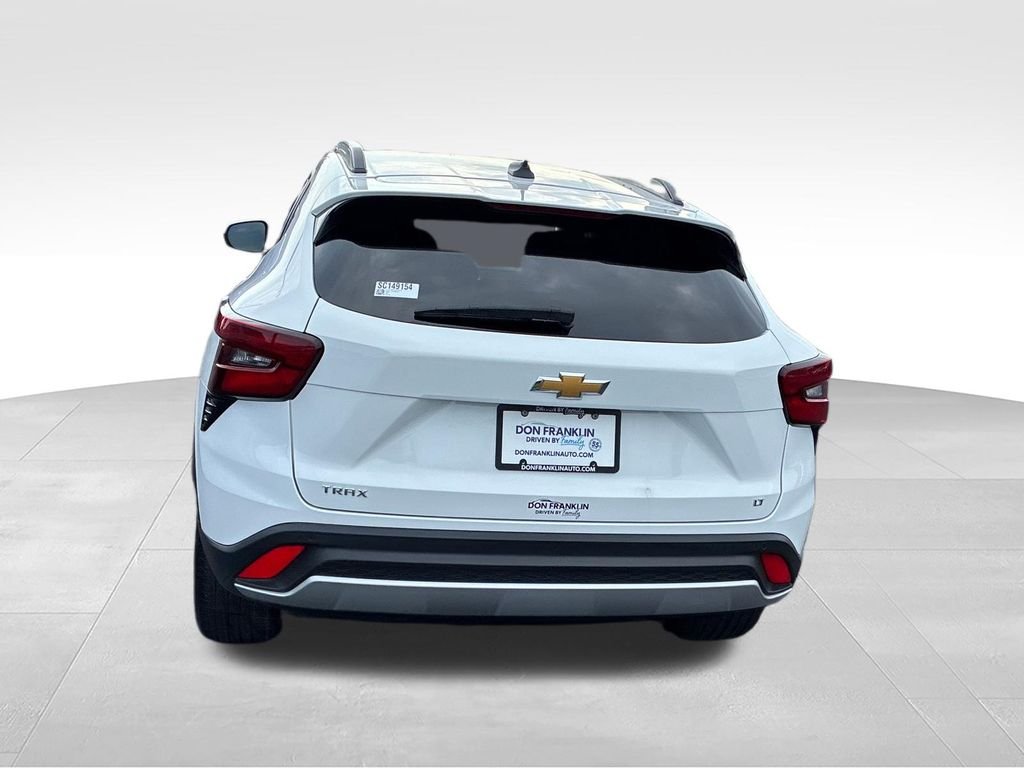 Used 2025 White Chevrolet LT image 4