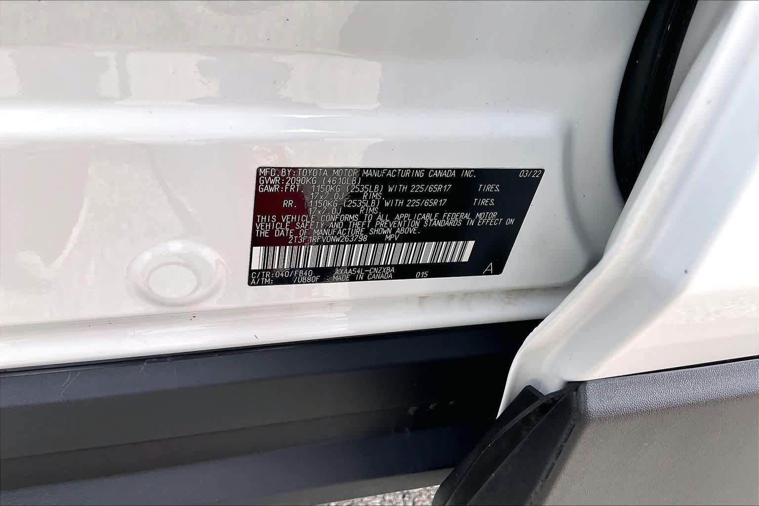 Used 2022 White Toyota LE image 33