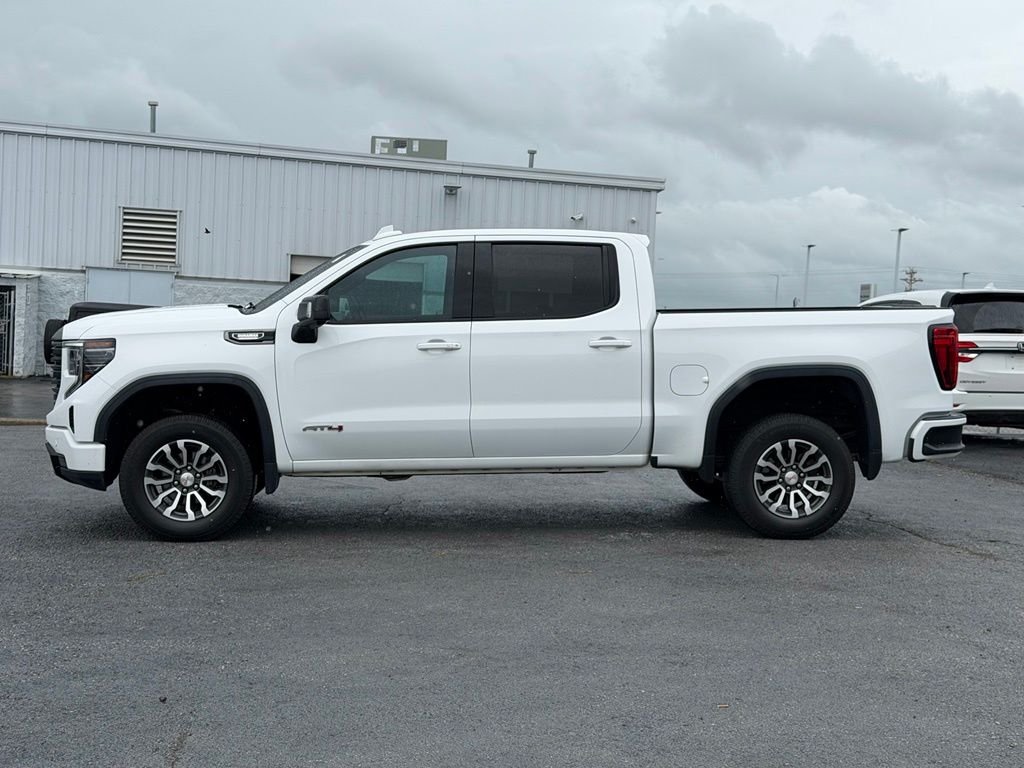 Used 2022 White GMC AT4 image 8