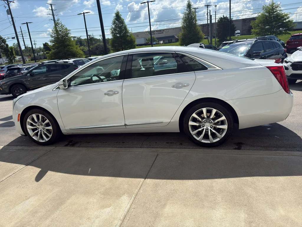 Used 2016 CRYSTAL WHITE TRICOAT Cadillac Luxury Collection image 6