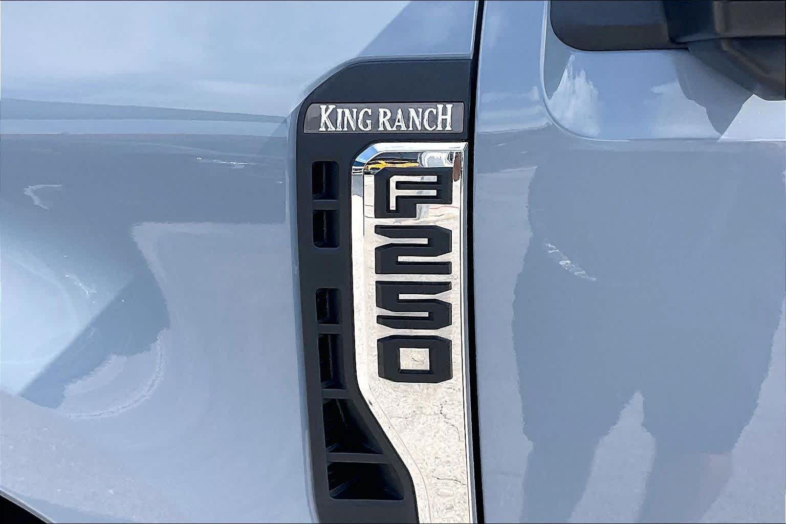Used 2024 Glacier Gray Metallic Tri-Coat Ford King Ranch image 33