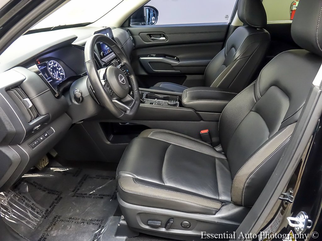 Certified Used 2025 Super Black Nissan SL image 9