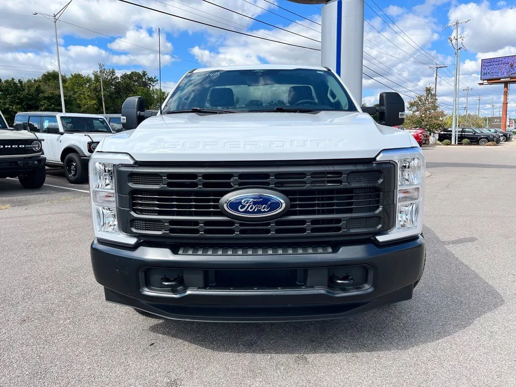 Used 2025 White Ford XL image 2