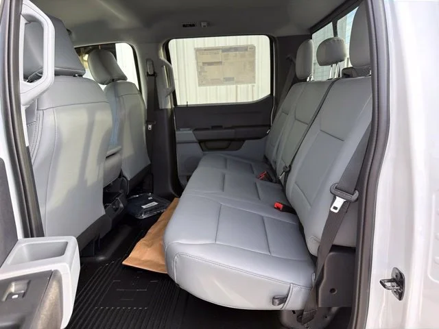 New 2027 Oxford White Ford F-450® XL image 17