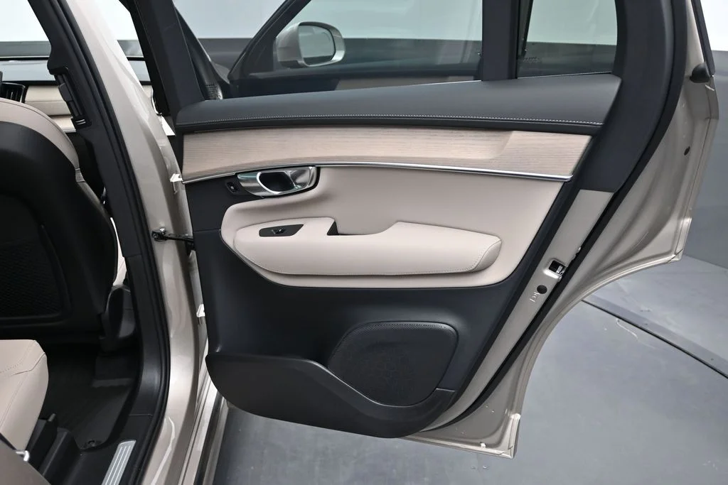 Used 2026 Bright Dusk Volvo Plus image 17