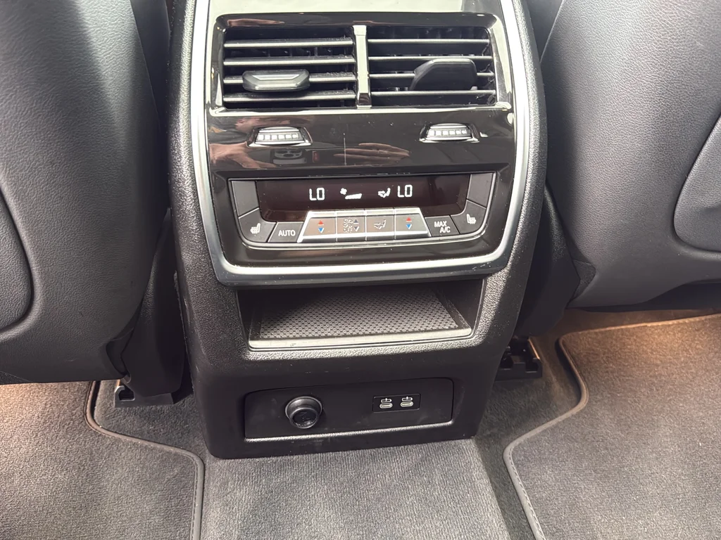 Used 2026 White BMW xDrive40i image 29
