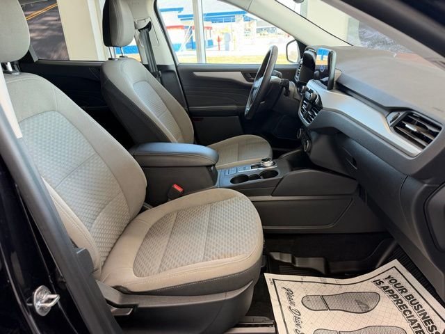 Used 2022 Black Metallic Ford SE image 15