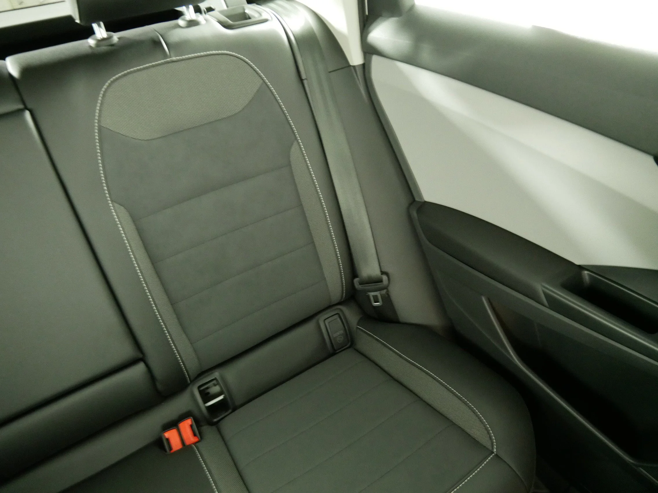 Certified Used 2023 Pure White Volkswagen SE image 14