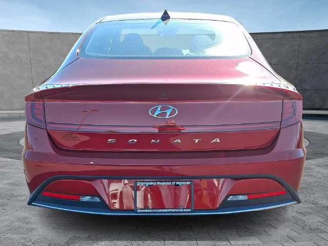 Certified Used 2023 Red Hyundai SE image 5