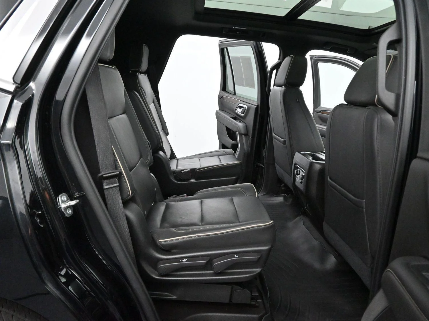 Used 2021 Black Chevrolet Premier image 38