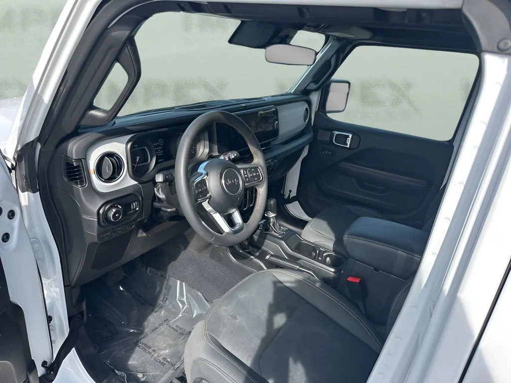 Used 2025 White Jeep Sahara image 9