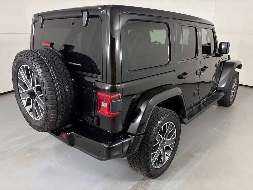 Used 2024 Black Jeep High Altitude 4xe image 9