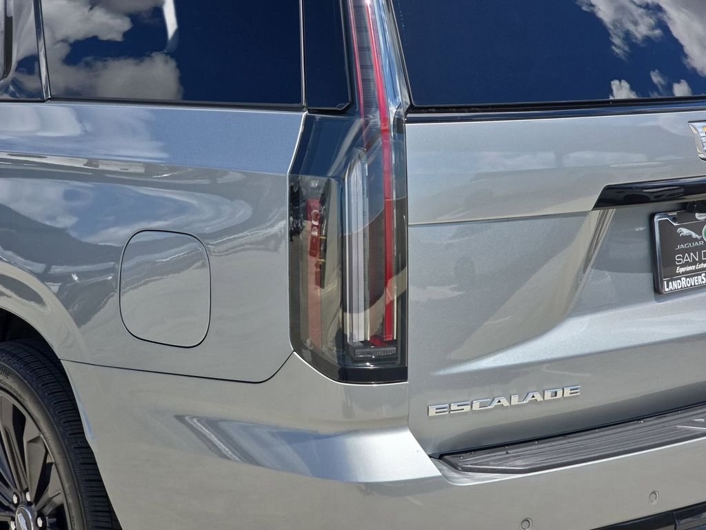 Used 2025 Silver Cadillac V-Series image 40