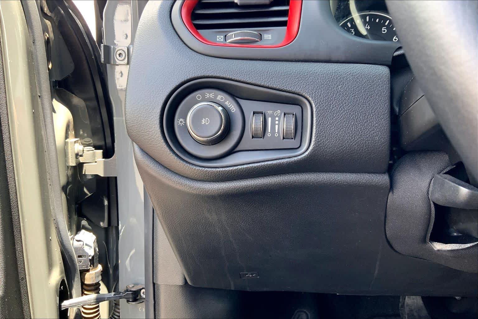 Used 2020 Sting-Gray Clearcoat Jeep Trailhawk image 36