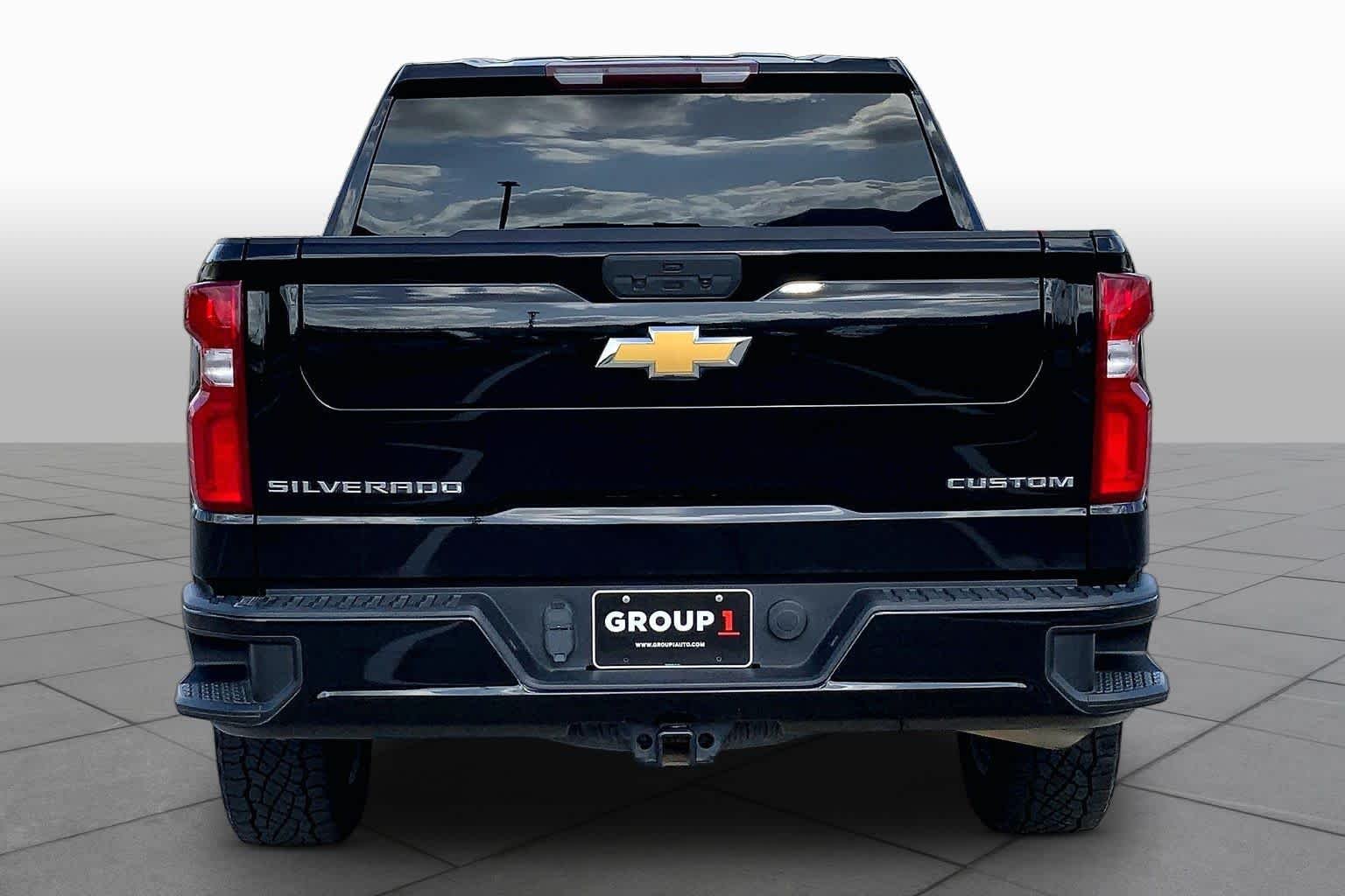 Used 2021 Black Chevrolet Custom image 5