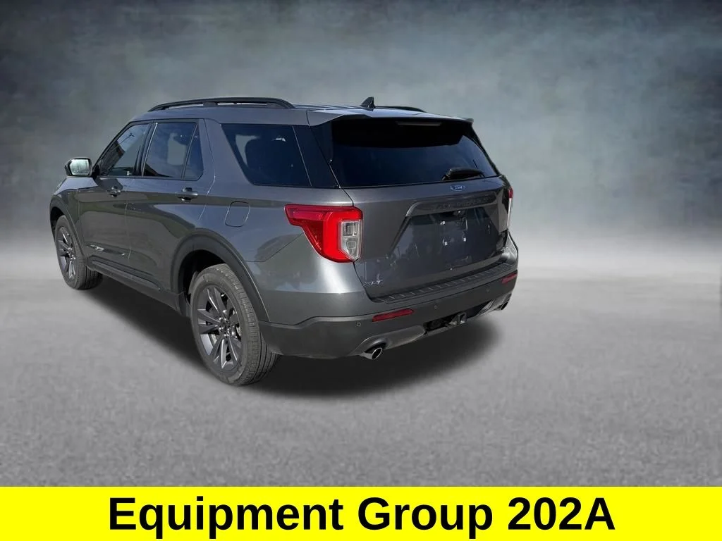 Used 2023 Gray Ford XLT image 3