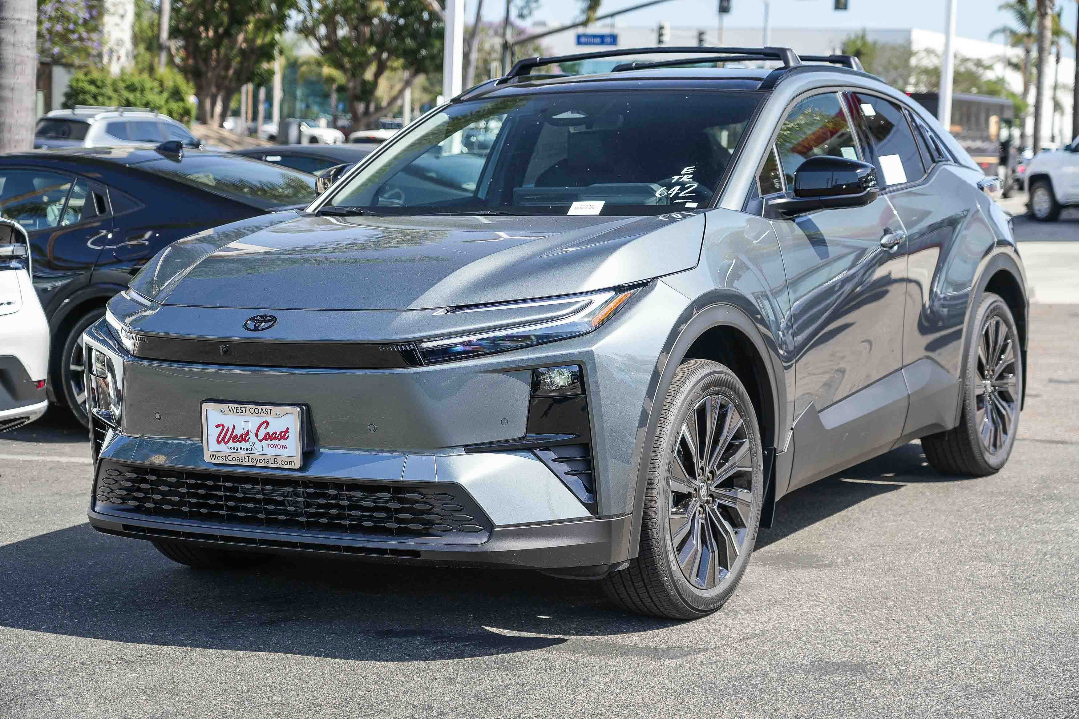 2026 Toyota C-HR XSE - Photo 5