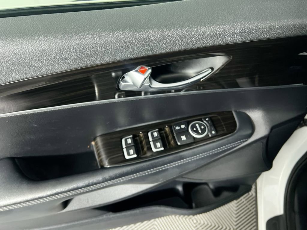 Used 2019 White Kia LX image 14