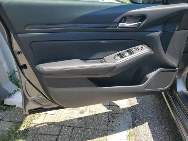 2025 Nissan Altima SV - Photo 13