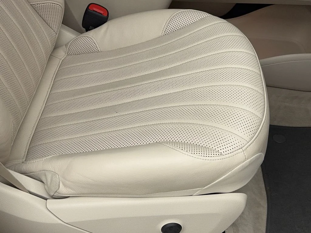 Used 2023 White Mercedes-Benz 450 image 53