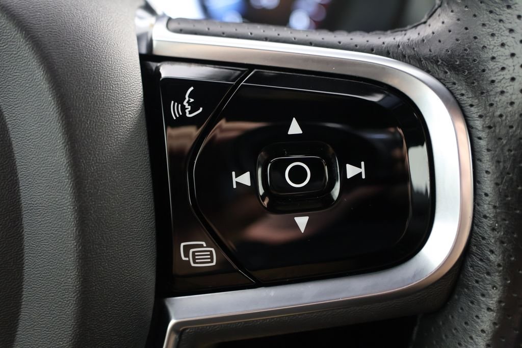 Used 2019 Black Volvo T5 Inscription image 12