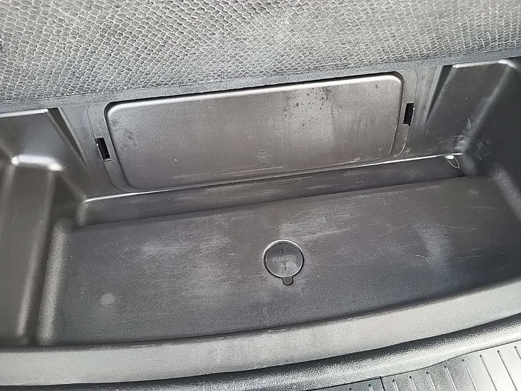 Used 2023 White Jeep Altitude image 18