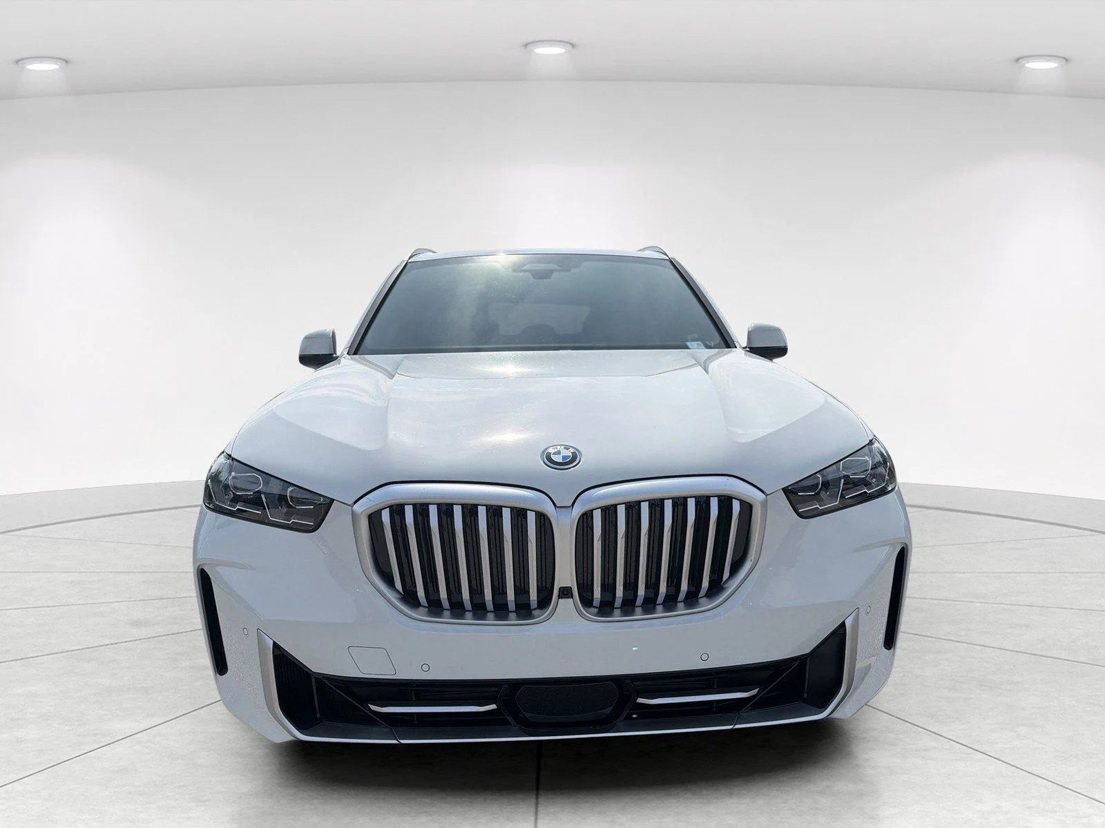 New 2026 Alpine White BMW xDrive50e image 2