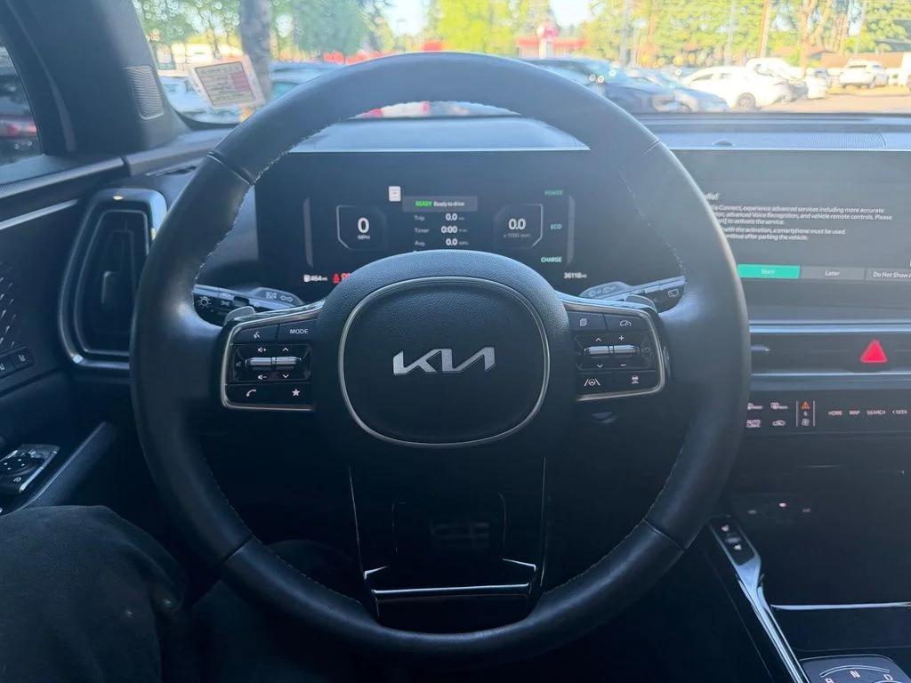 Used 2025 Snow White Pearl Kia SX Prestige image 18