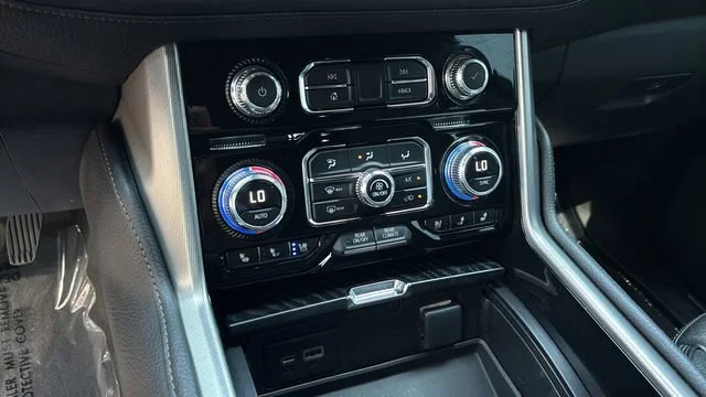 Used 2023 STERLING METALLIC GMC Denali image 31