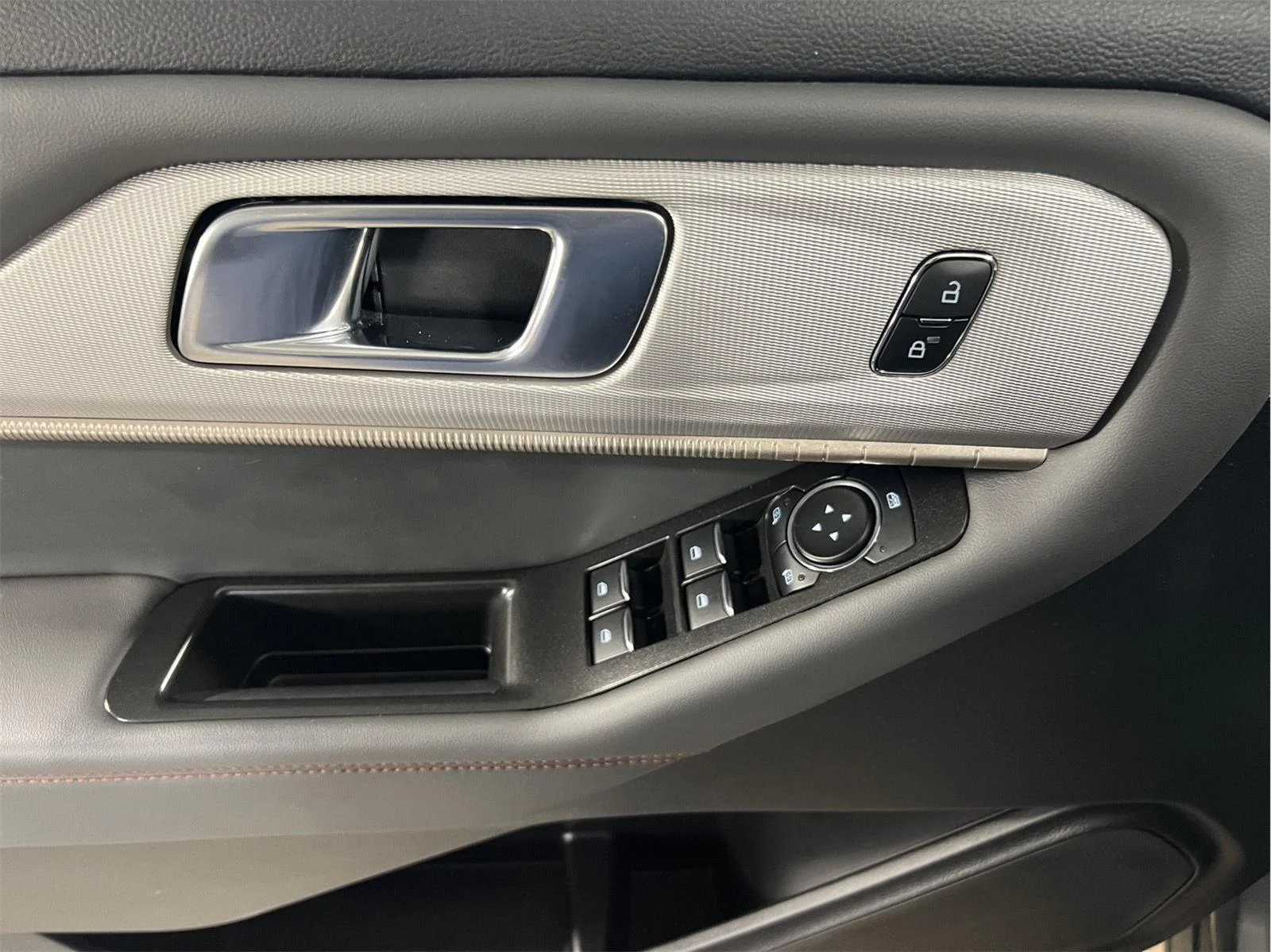 Used 2025 Carbonized Gray Ford Active image 9