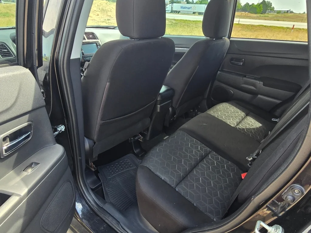 Used 2021 Labrador Black Metallic Mitsubishi LE image 14