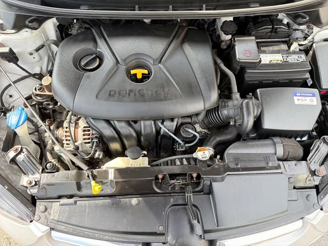 Used 2016 Silver Hyundai SE image 19