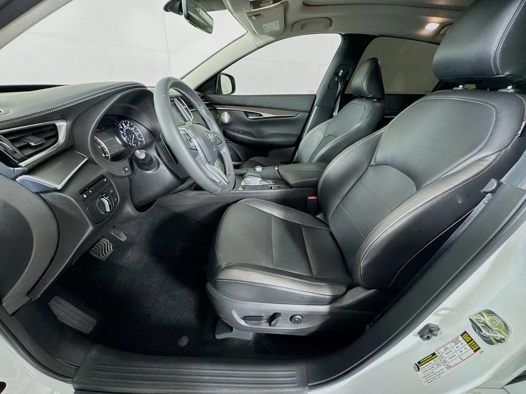 Certified Used 2023 White INFINITI LUXE image 25