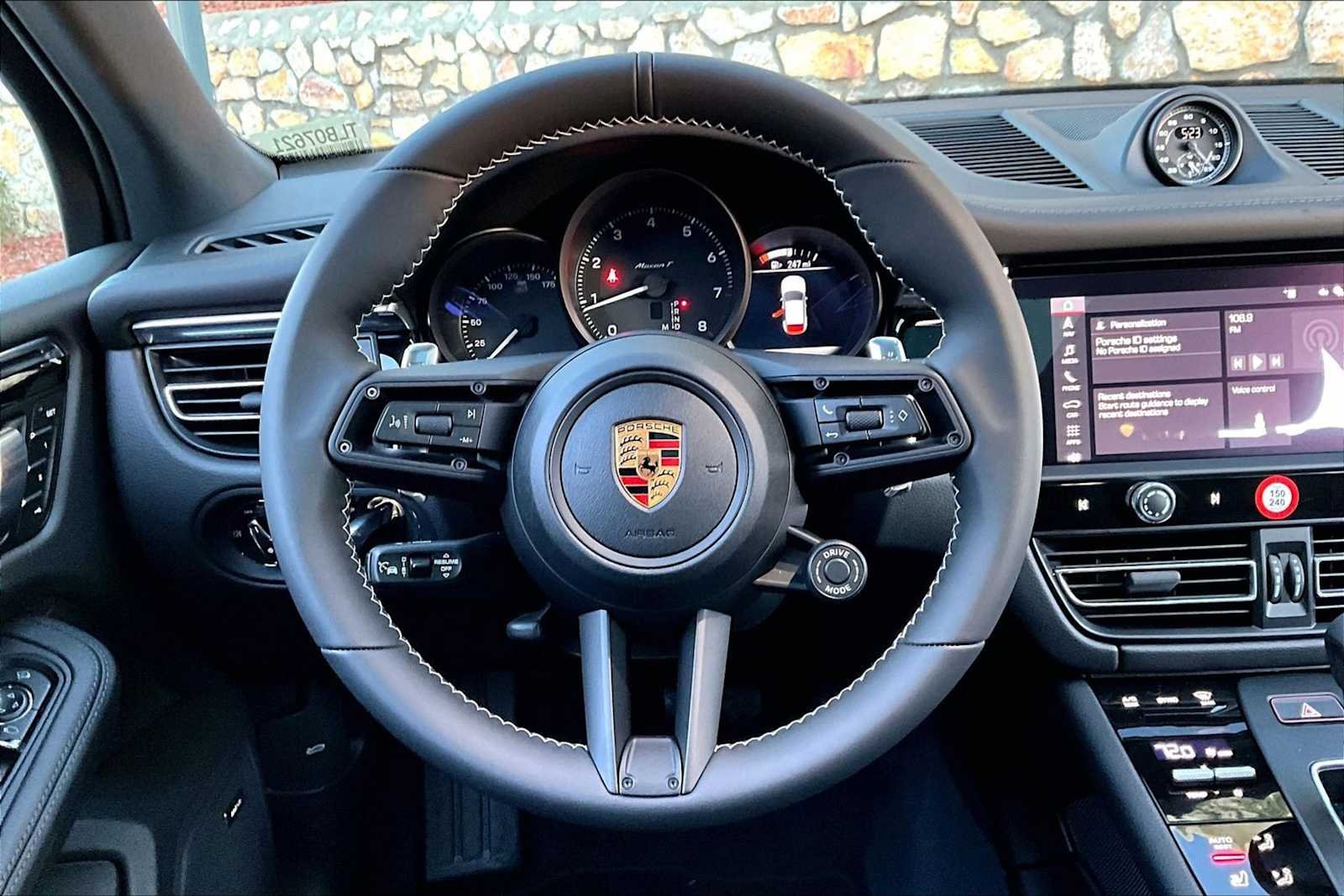 2026 Porsche Macan T - Photo 14