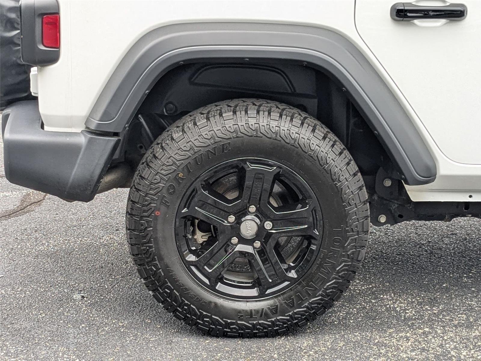 Used 2022 Bright White Clearcoat Jeep Unlimited Sport S image 11