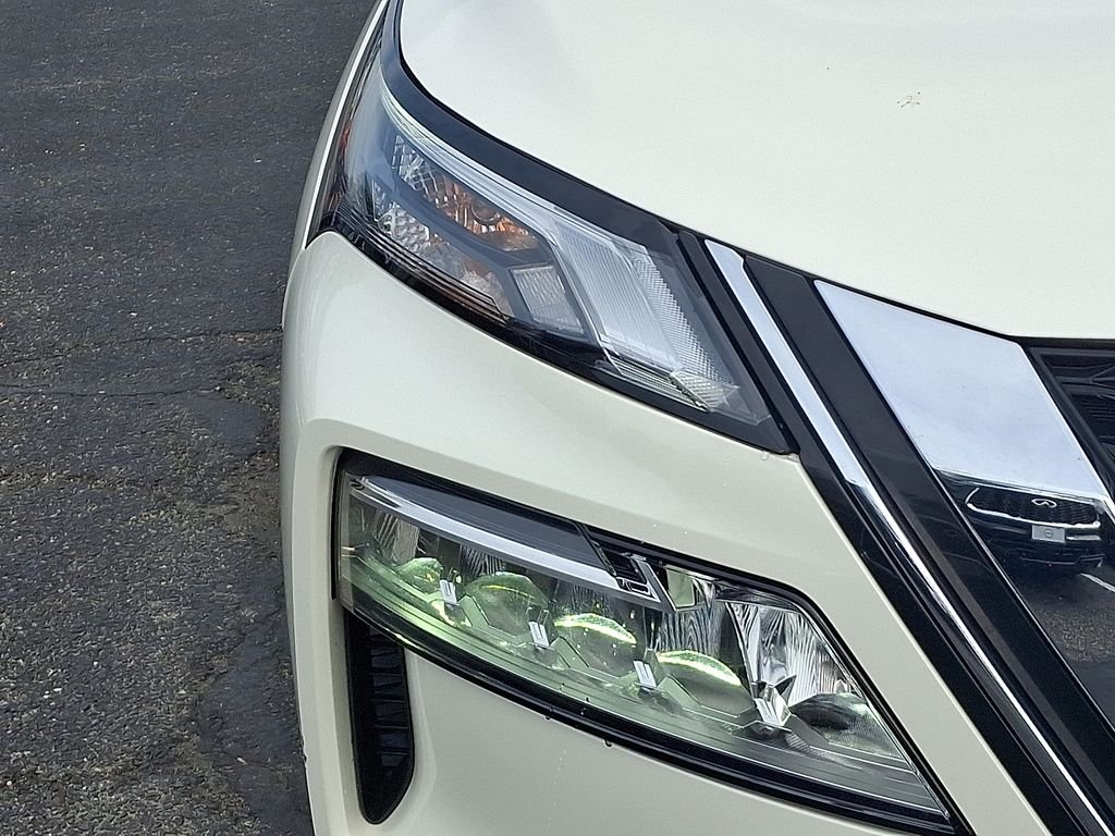 Certified Used 2023 White Nissan SL image 9