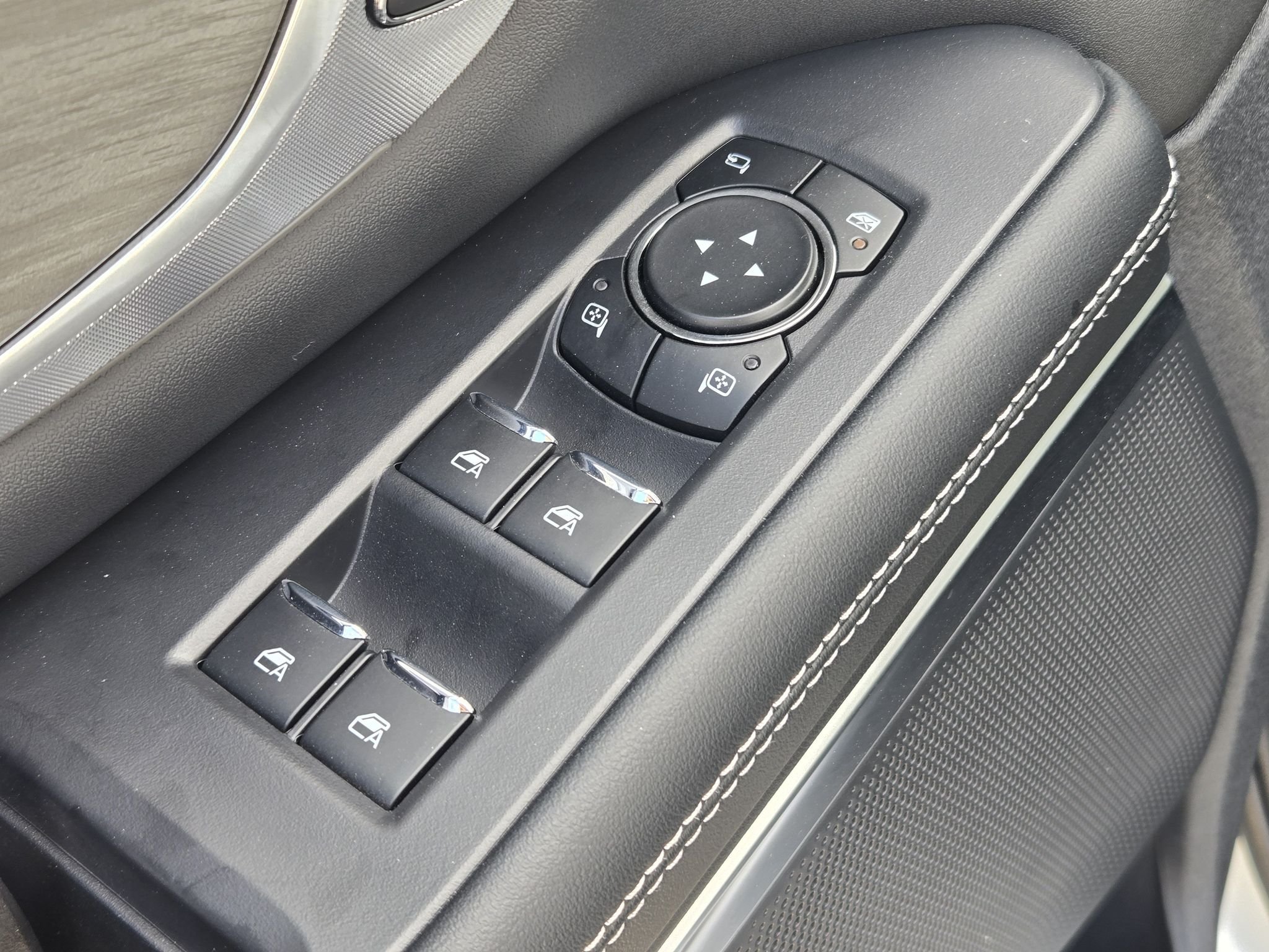 Used 2026  Ford Platinum image 23