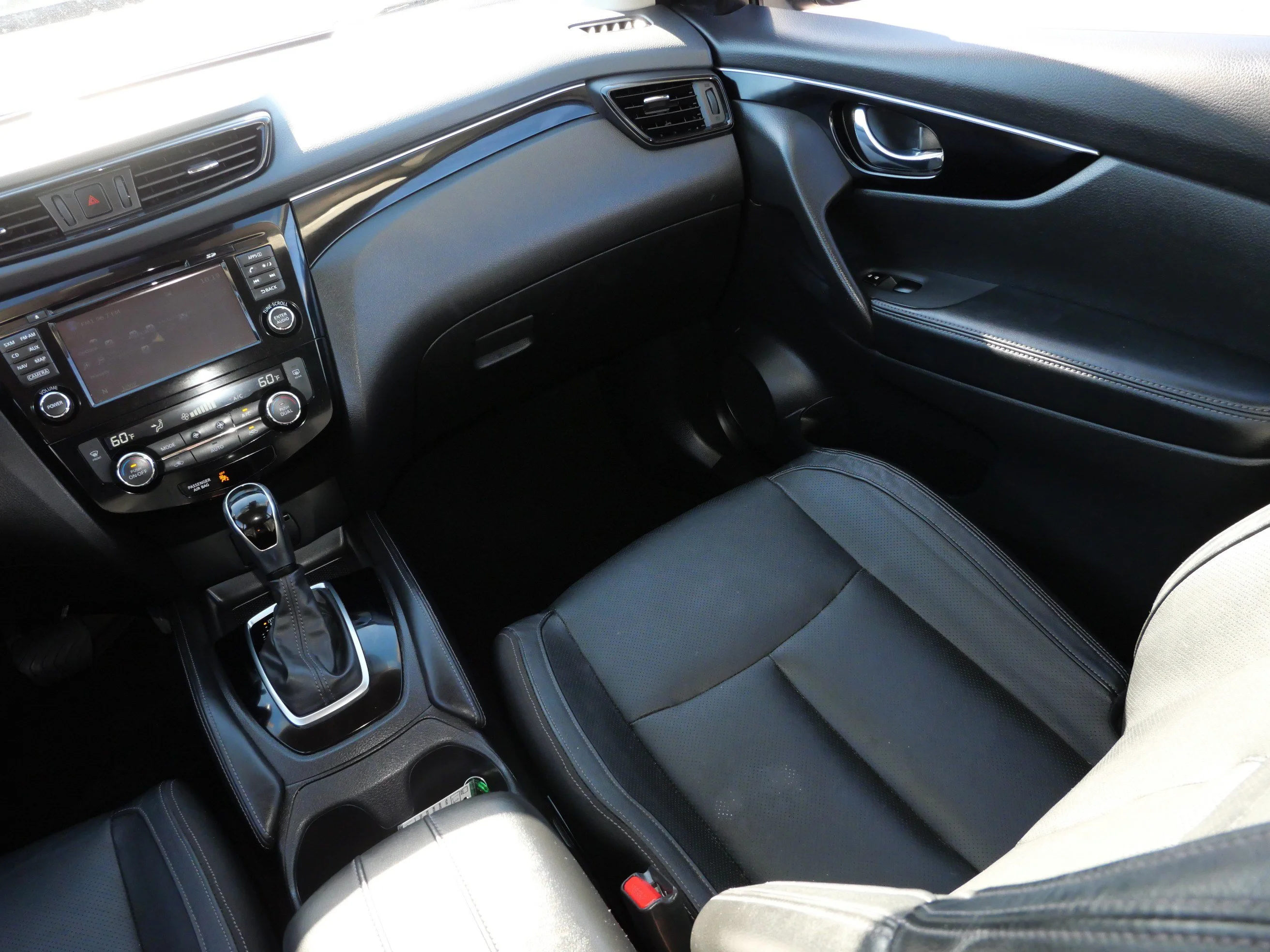 Used 2017 Gun Metallic Nissan SL image 11
