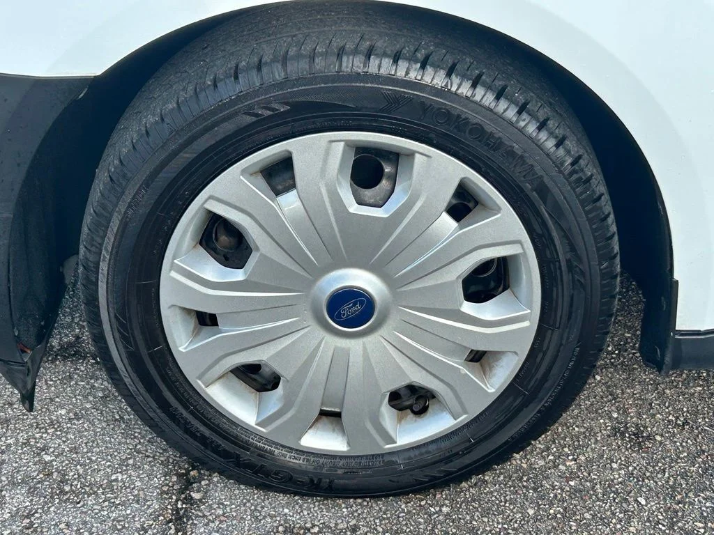 Used 2022 Frozen White Ford XL image 17