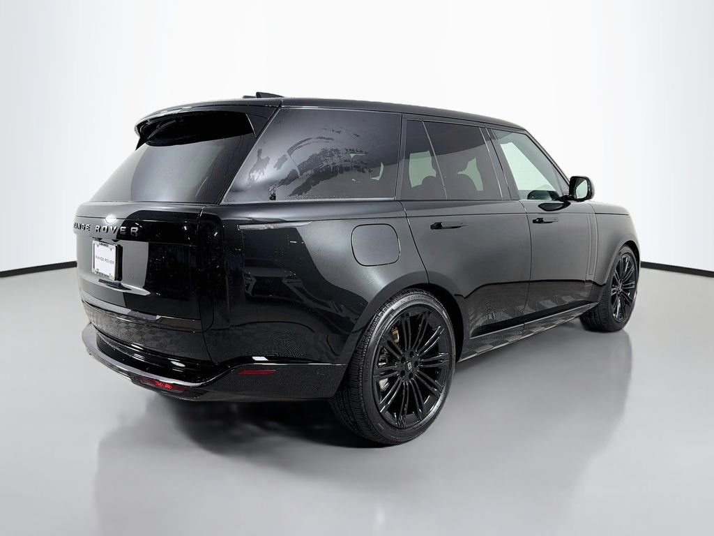 New 2027 Santorini Black Land Rover SE image 5