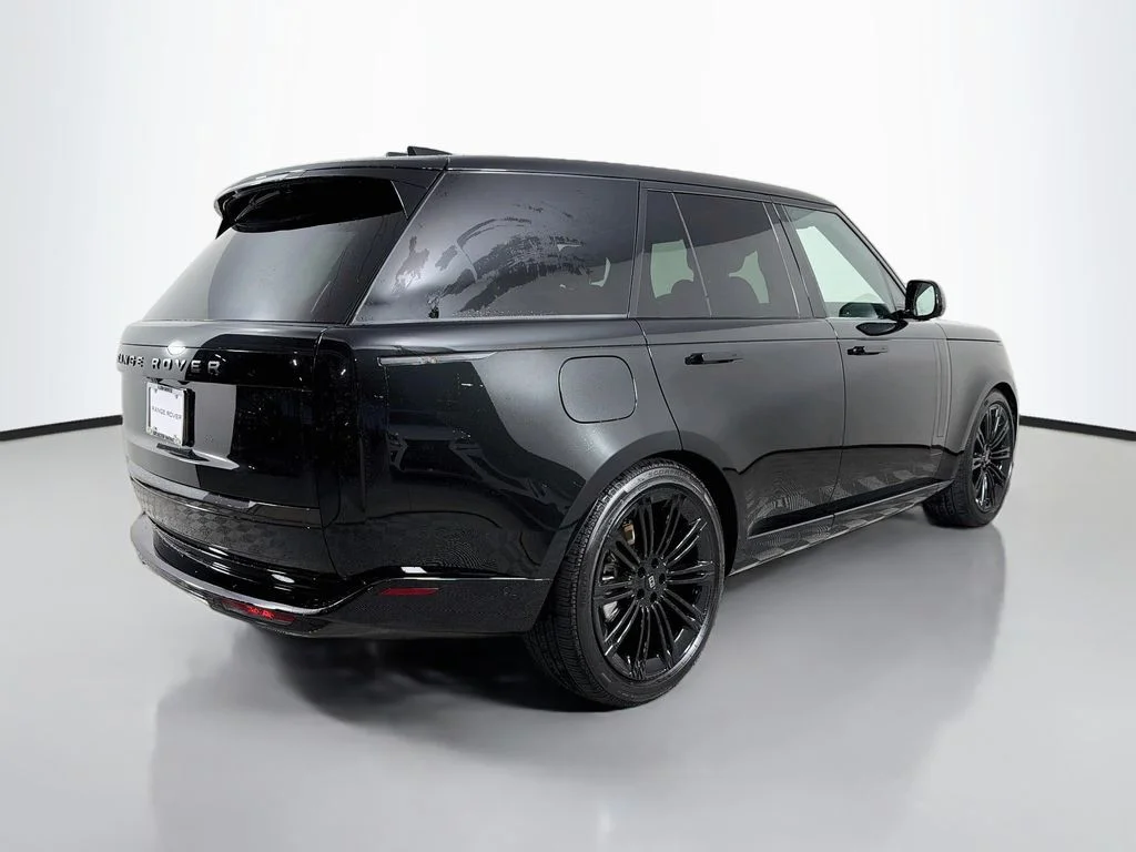 New 2027 Santorini Black Land Rover SE image 5
