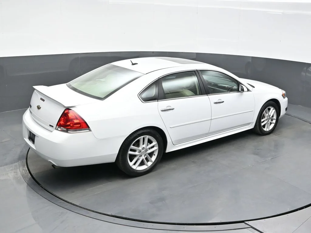 Used 2014 White Chevrolet LTZ image 33