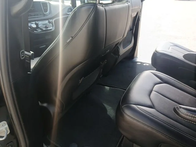 Used 2025 Black Chrysler Select image 17