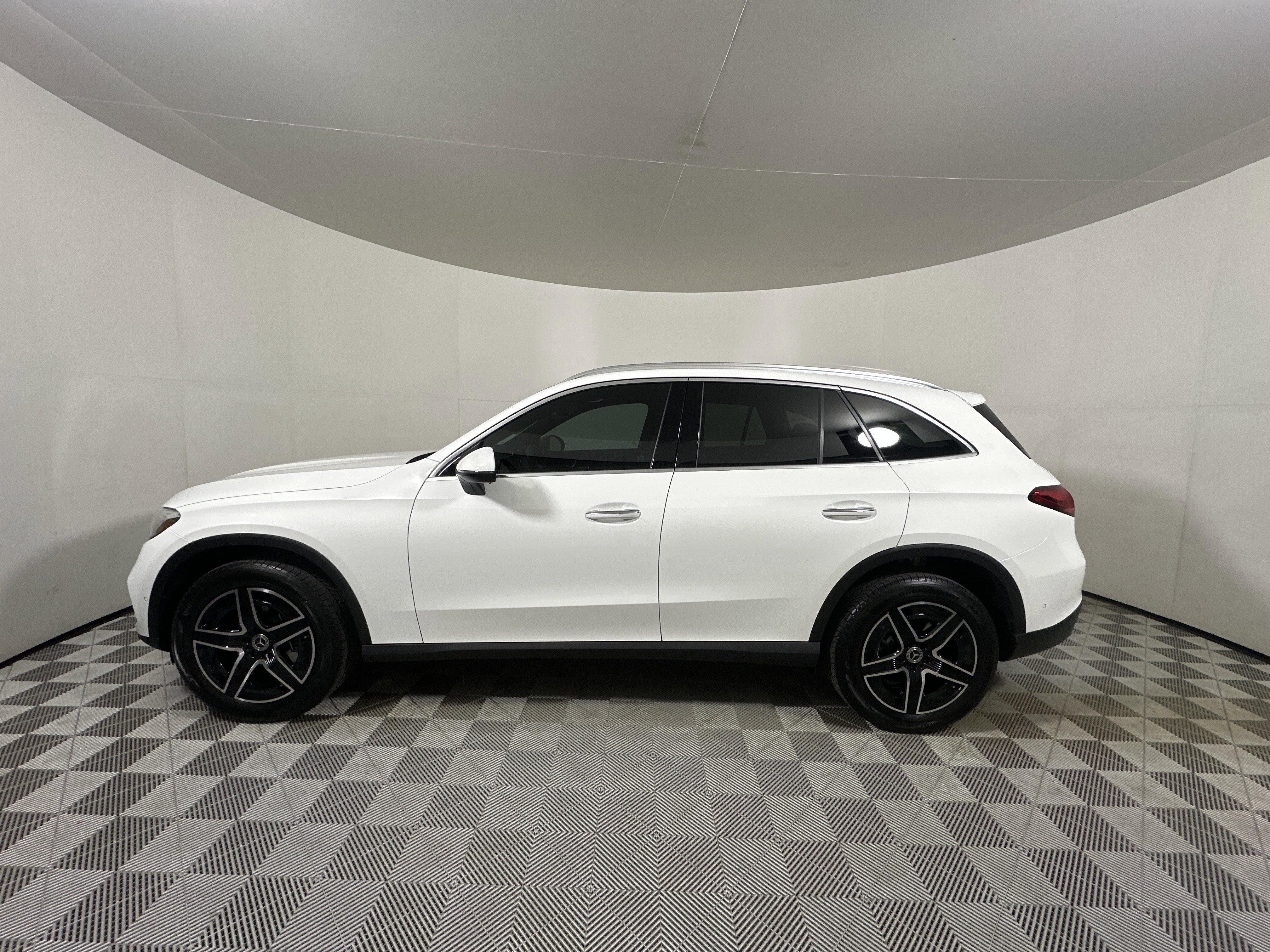 Certified Used 2026 POLAR WHITE Mercedes-Benz GLC 300 image 4
