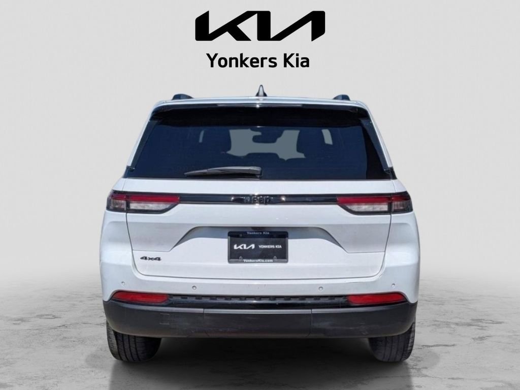 Used 2023 White Jeep Altitude X image 7
