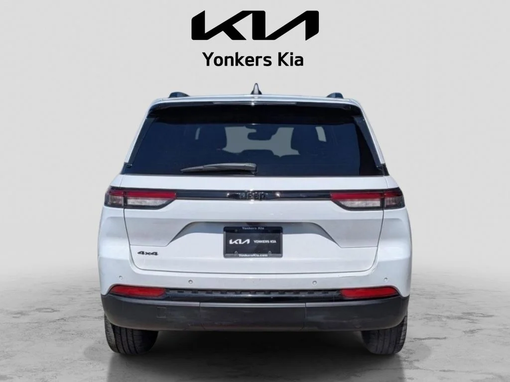 Used 2023 White Jeep Altitude X image 7